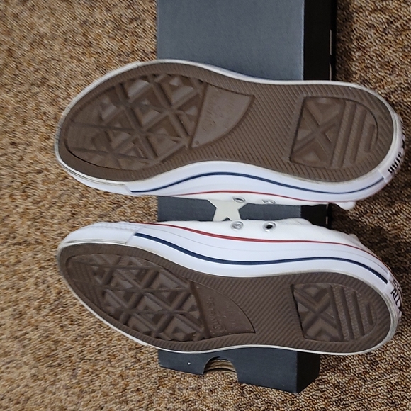 Converse women size 7 - Picture 2 of 3